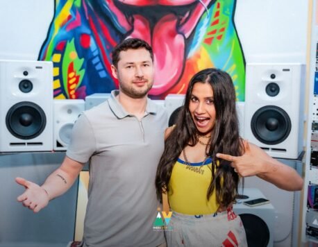 The Hello Group India Signs Nikhita Gandhi for Worldwide Exclusive Management & Bookings