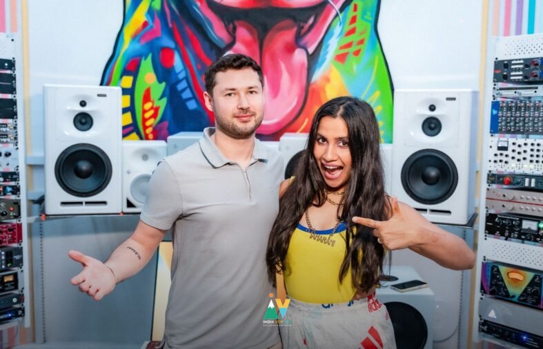 The Hello Group India Signs Nikhita Gandhi for Worldwide Exclusive Management & Bookings